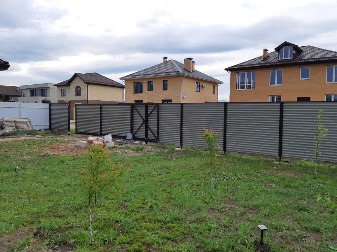 zabor-zhalyuzi-ral8019-temnyy-shokolad-foto3 в Усть-Катаве