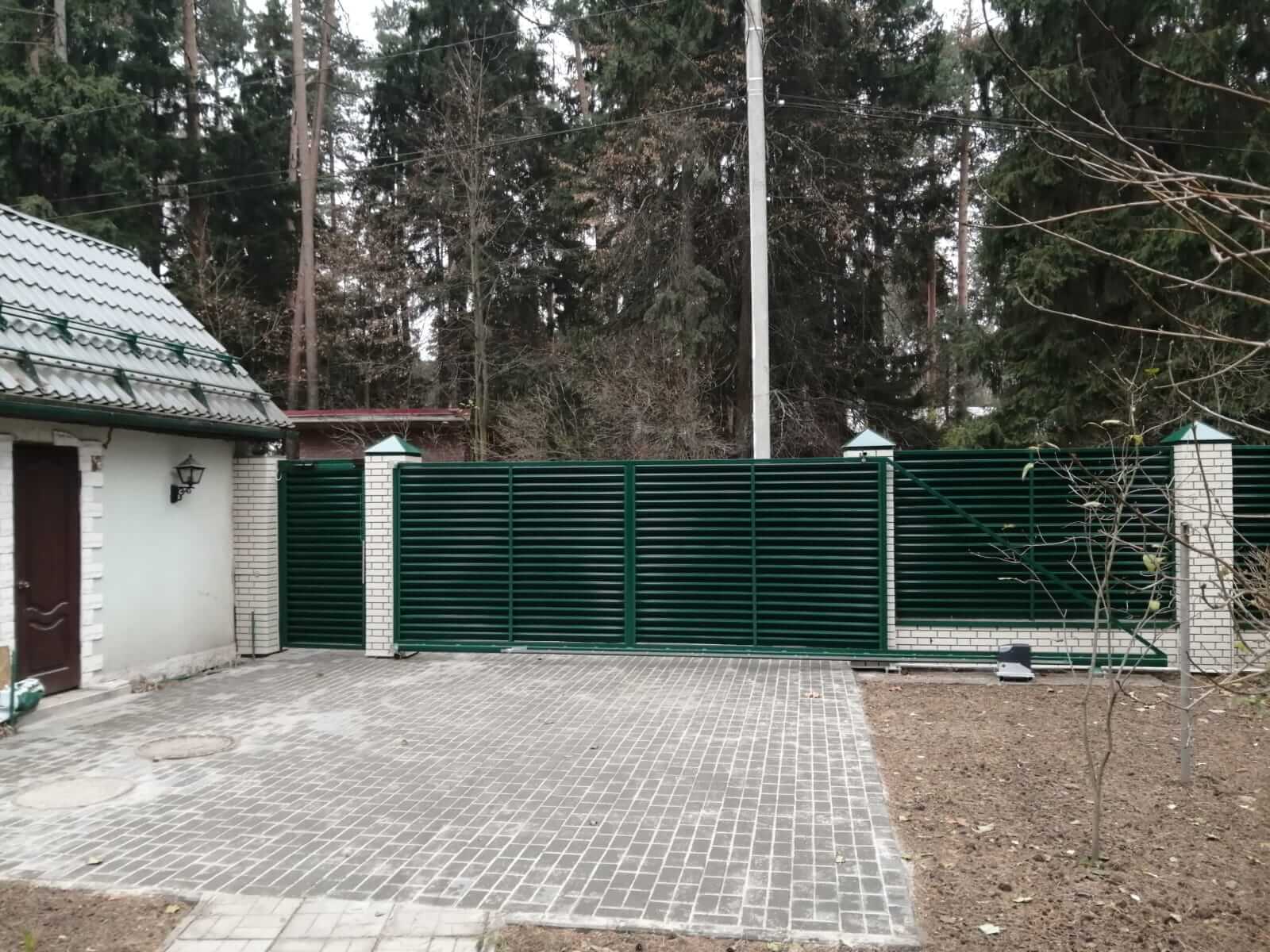 Забор-жалюзи с ламелями ЭКО-Z Зеленый Мох фото2 в Усть-Катаве