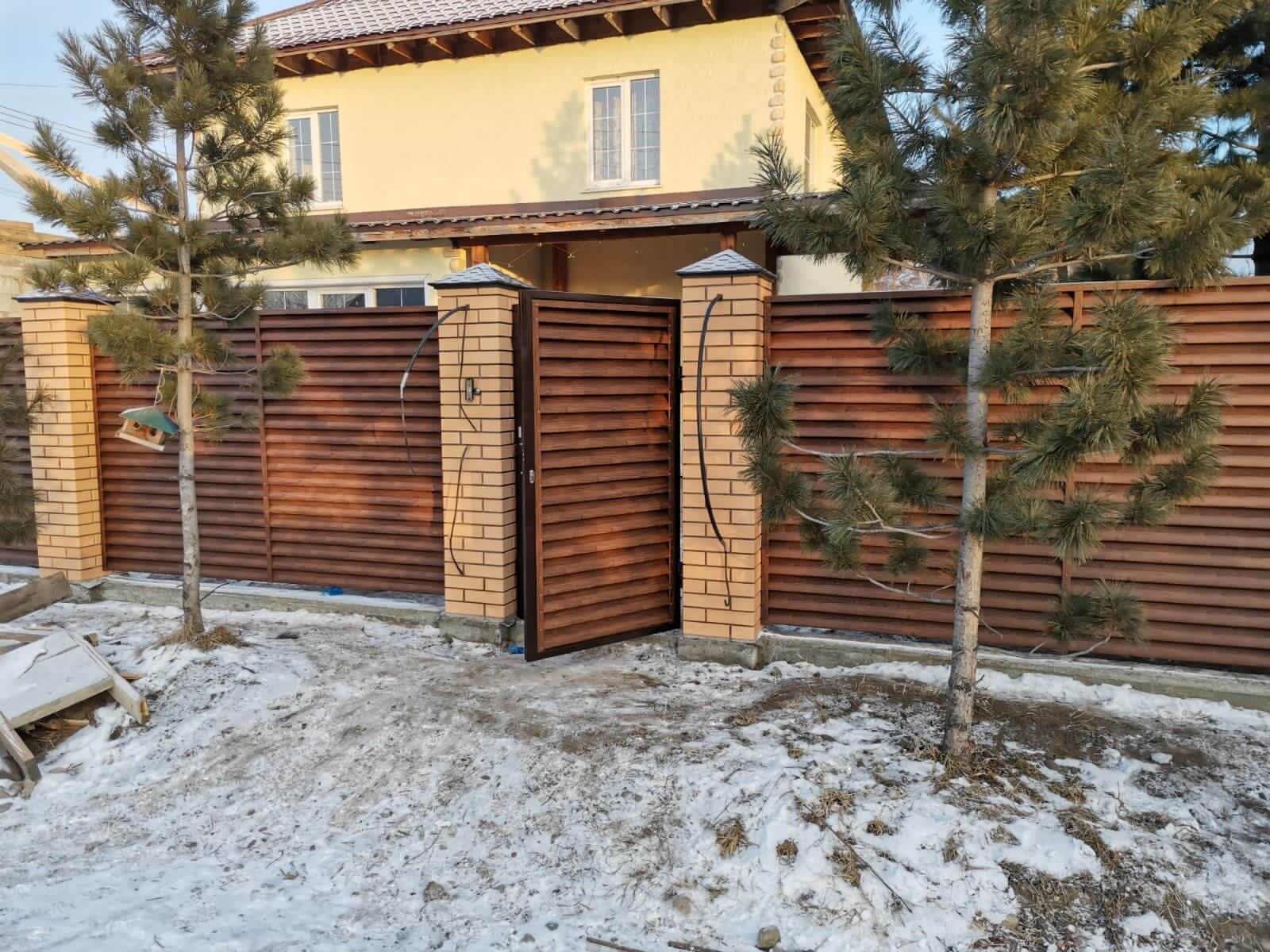 забор-жалюзи 65м Каштан фото1 в Усть-Катаве