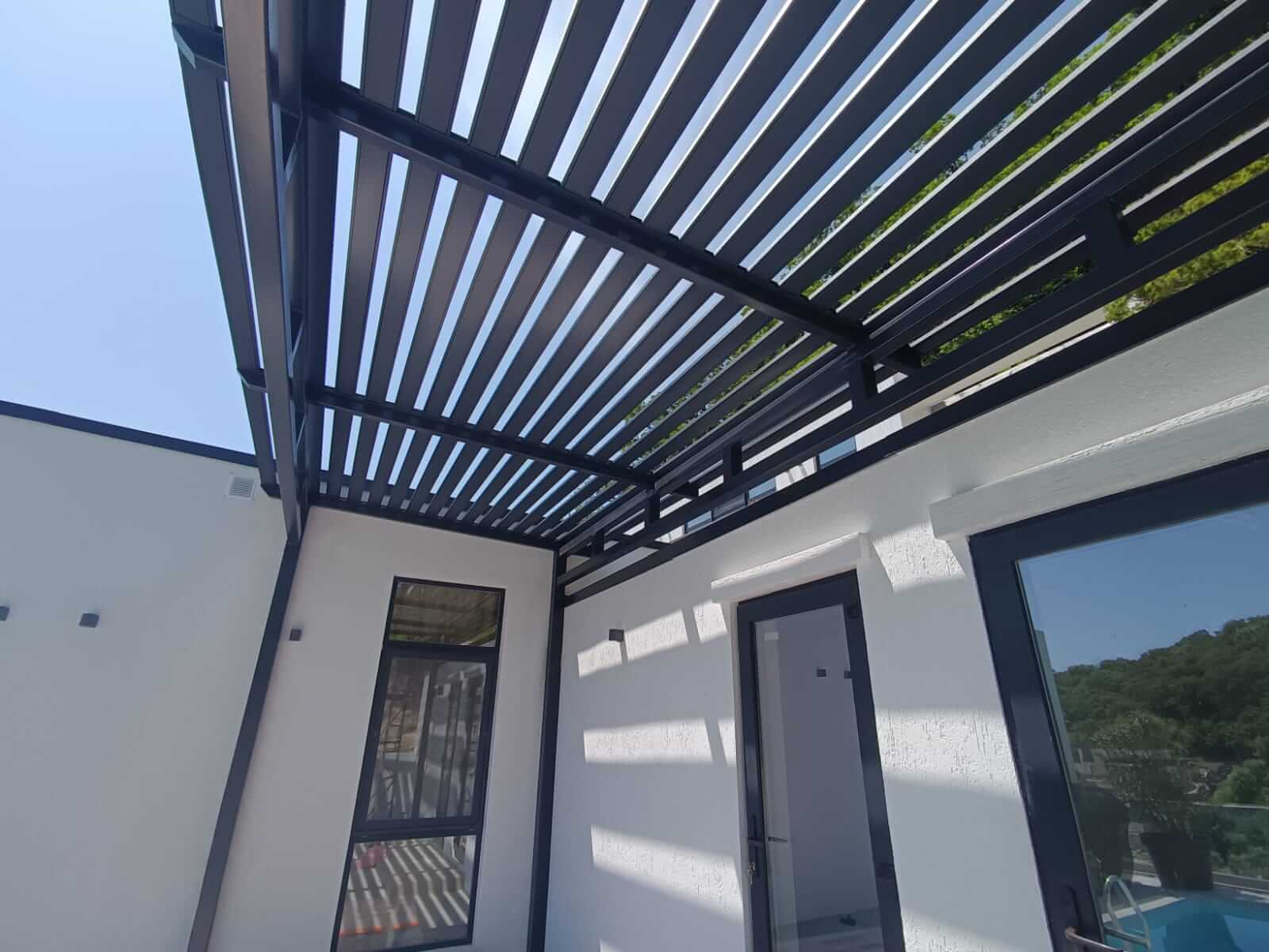 пергола из металлического планкена RAL7024 серый графит фото4 в Усть-Катаве