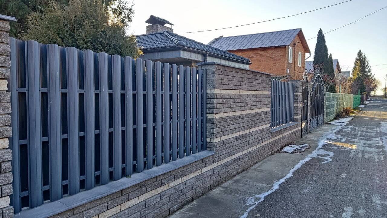 забор из штакетника RAL7024/7024 Серый графит двусторонний фото1 в Усть-Катаве
