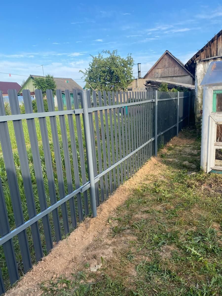 Забор из п-образного штакетника 15м RAL7024/7024 Серый Графит двусторонний в Усть-Катаве