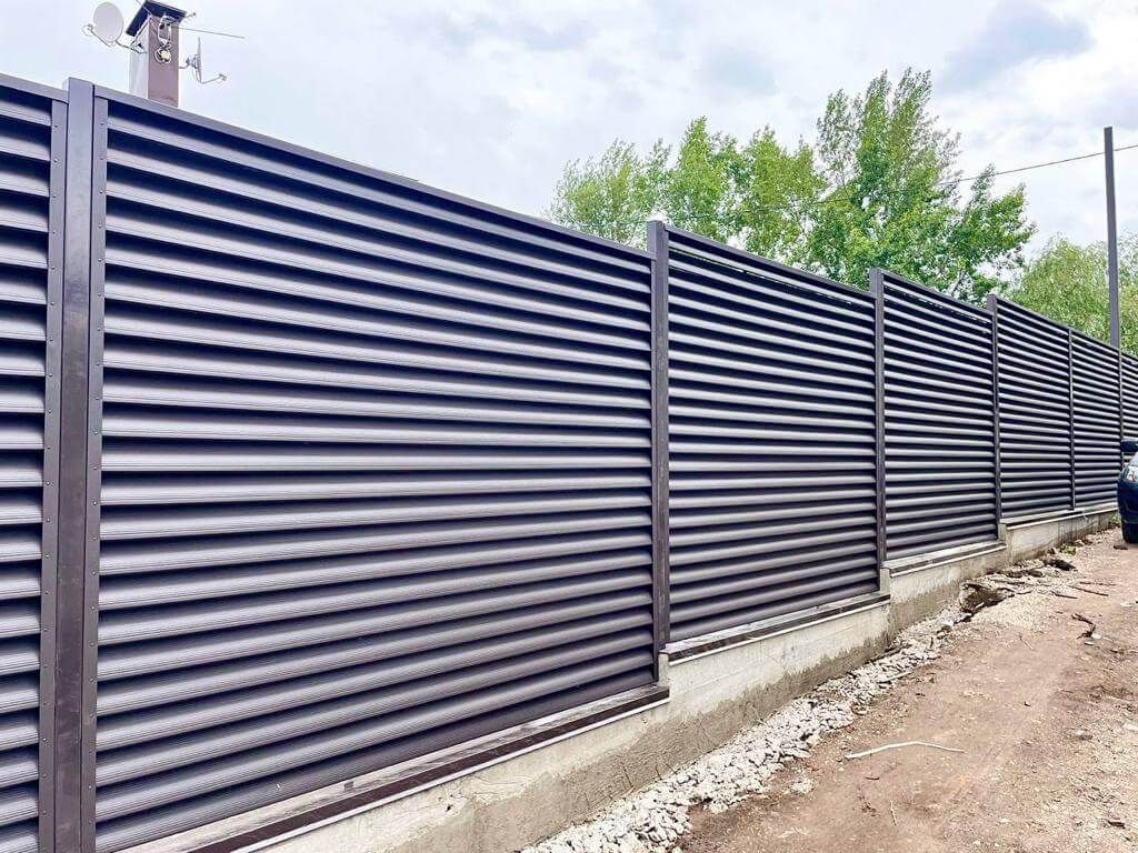 Забор-жалюзи с ламелями еврожалюзи 29м RAL8019/8019 Темный Шоколад МАТТЕ двухсторонний в Усть-Катаве