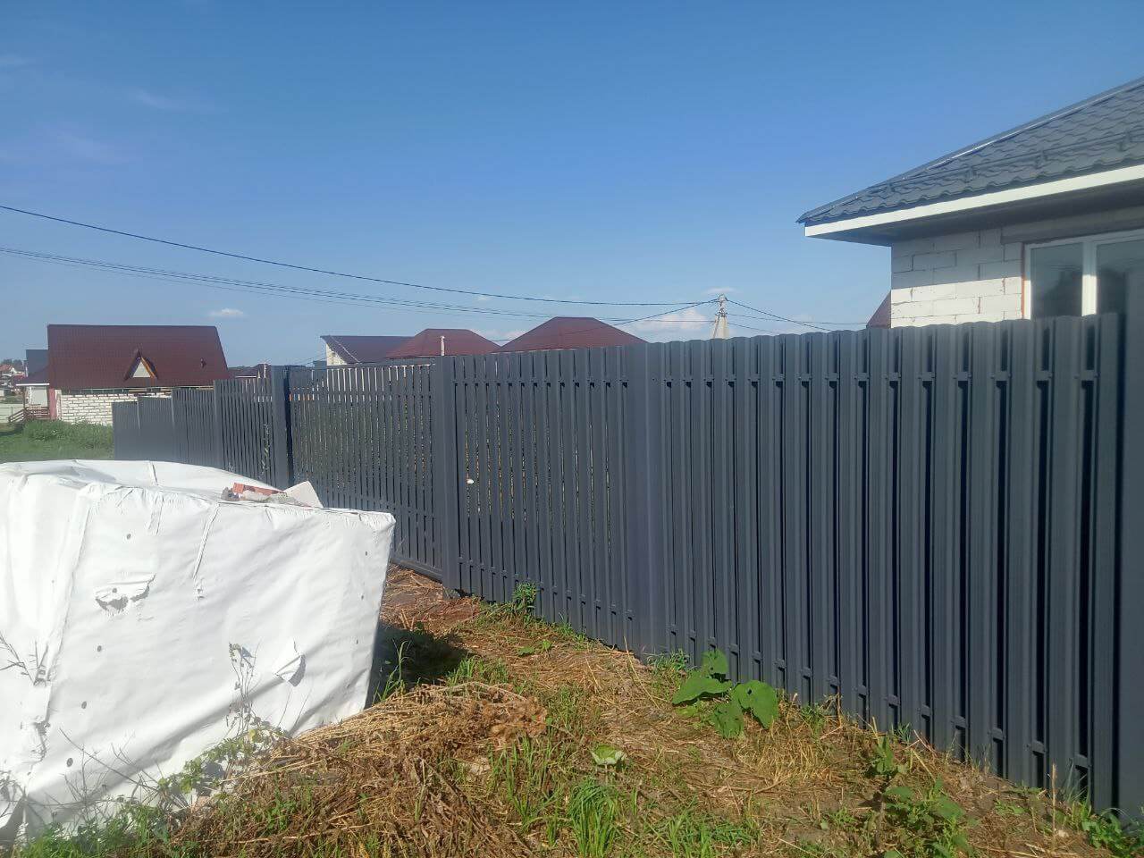 Забор из евроштакетника 21м RAL7024/7024 Серый Графит двусторонний фото 3 в Усть-Катаве