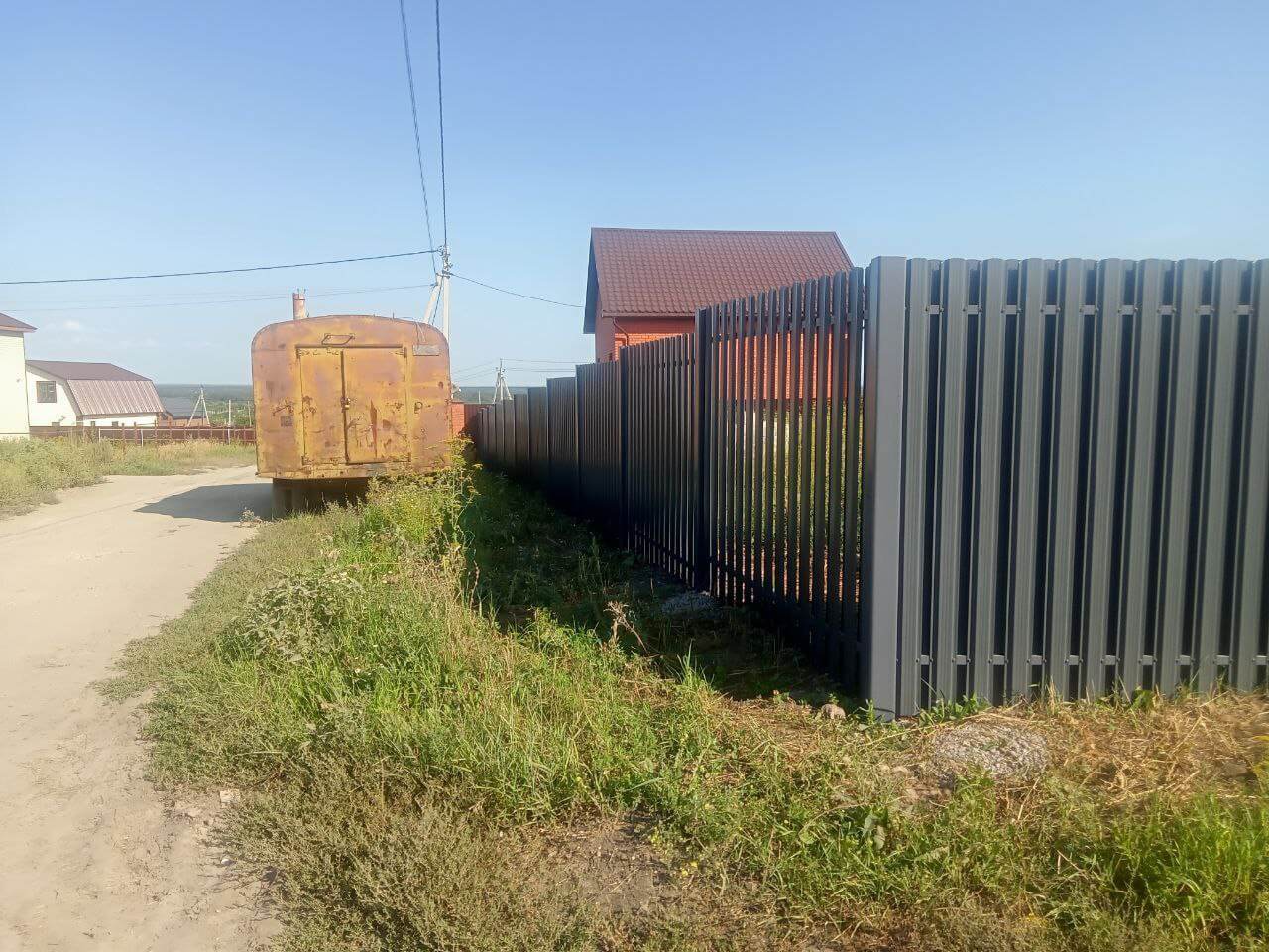 Забор из евроштакетника 21м RAL7024/7024 Серый Графит двусторонний фото 2 в Усть-Катаве