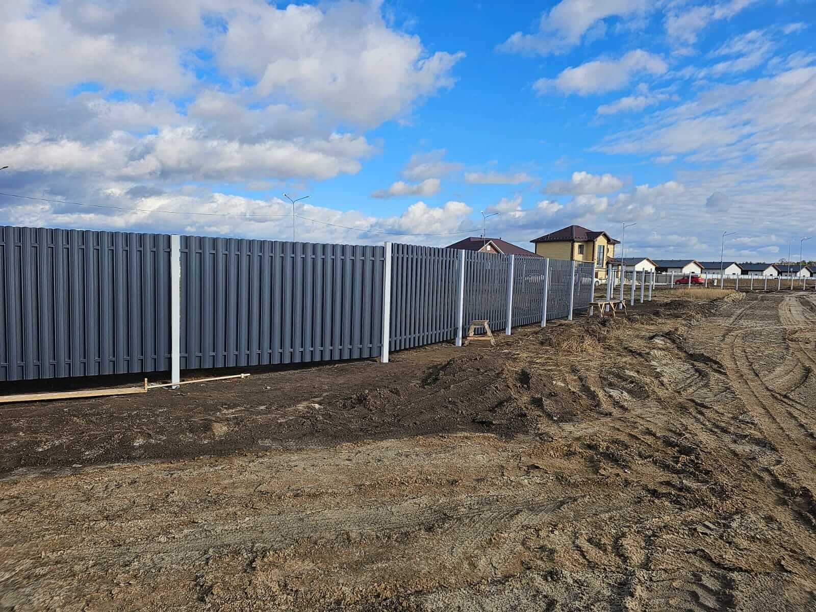 Забор из евроштакетника 234м RAL7024/7024 Серый Графит двусторонний фото 7 в Усть-Катаве