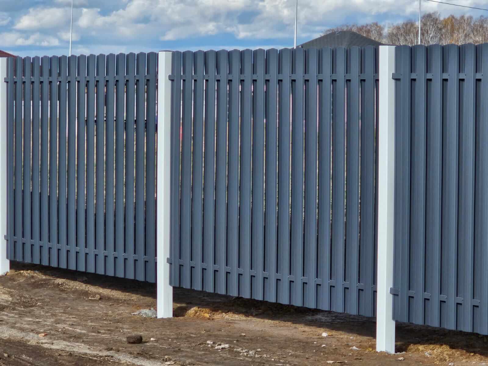 Забор из евроштакетника 234м RAL7024/7024 Серый Графит двусторонний фото 1 в Усть-Катаве