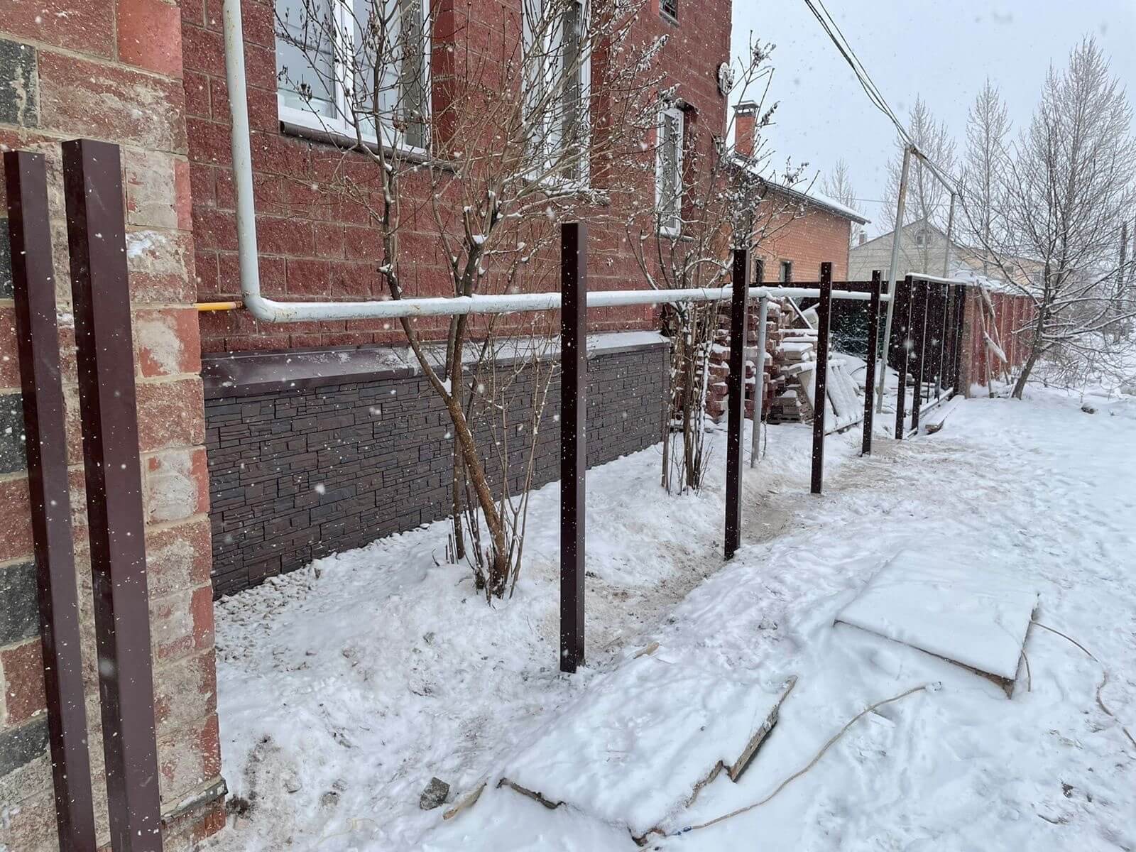 Забор из ламелей еврожалюзи 38м RAL8017/8017 Шоколад двусторонний фото 2 в Усть-Катаве