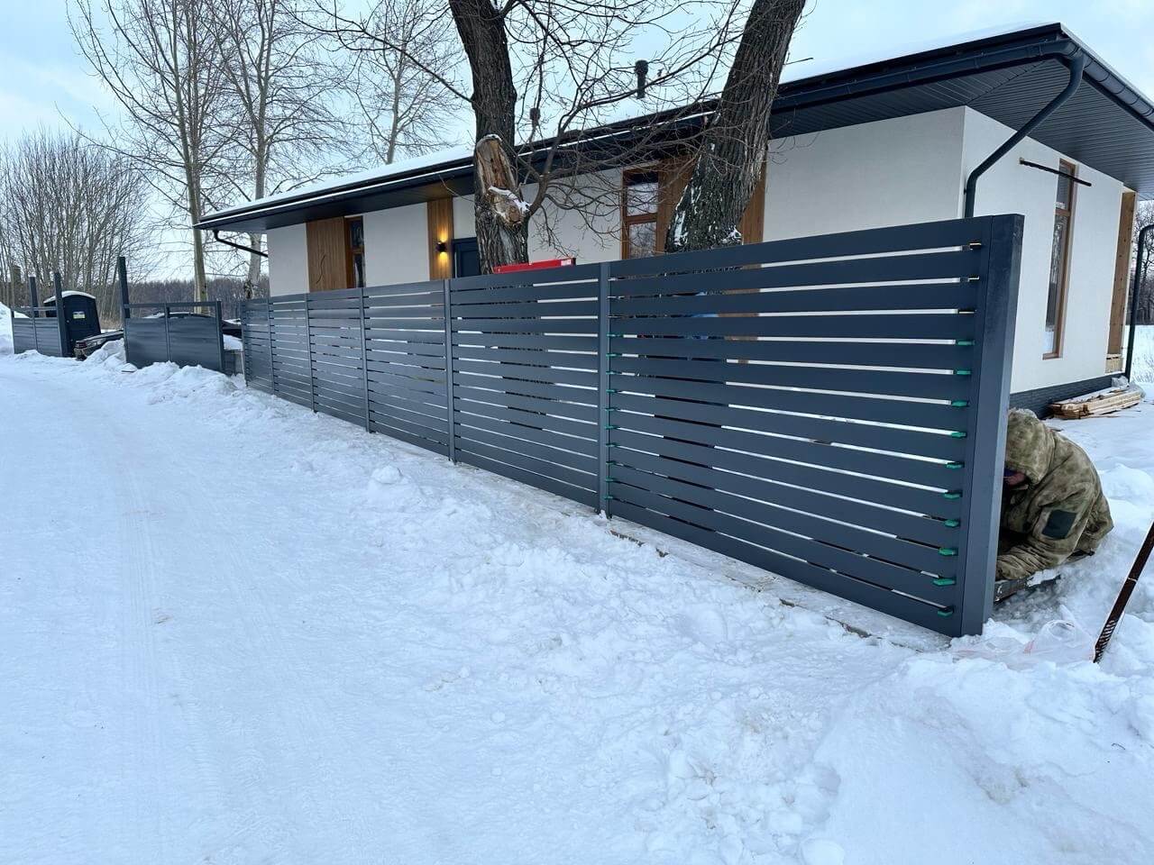 Забор-ранчо из металлопланкена 37м RAL7024 Серый Графит фото 3 в Усть-Катаве