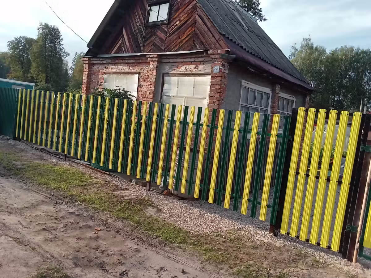 Забор из евроштакетника 13м RAL1018 Желтый фото 1 в Усть-Катаве