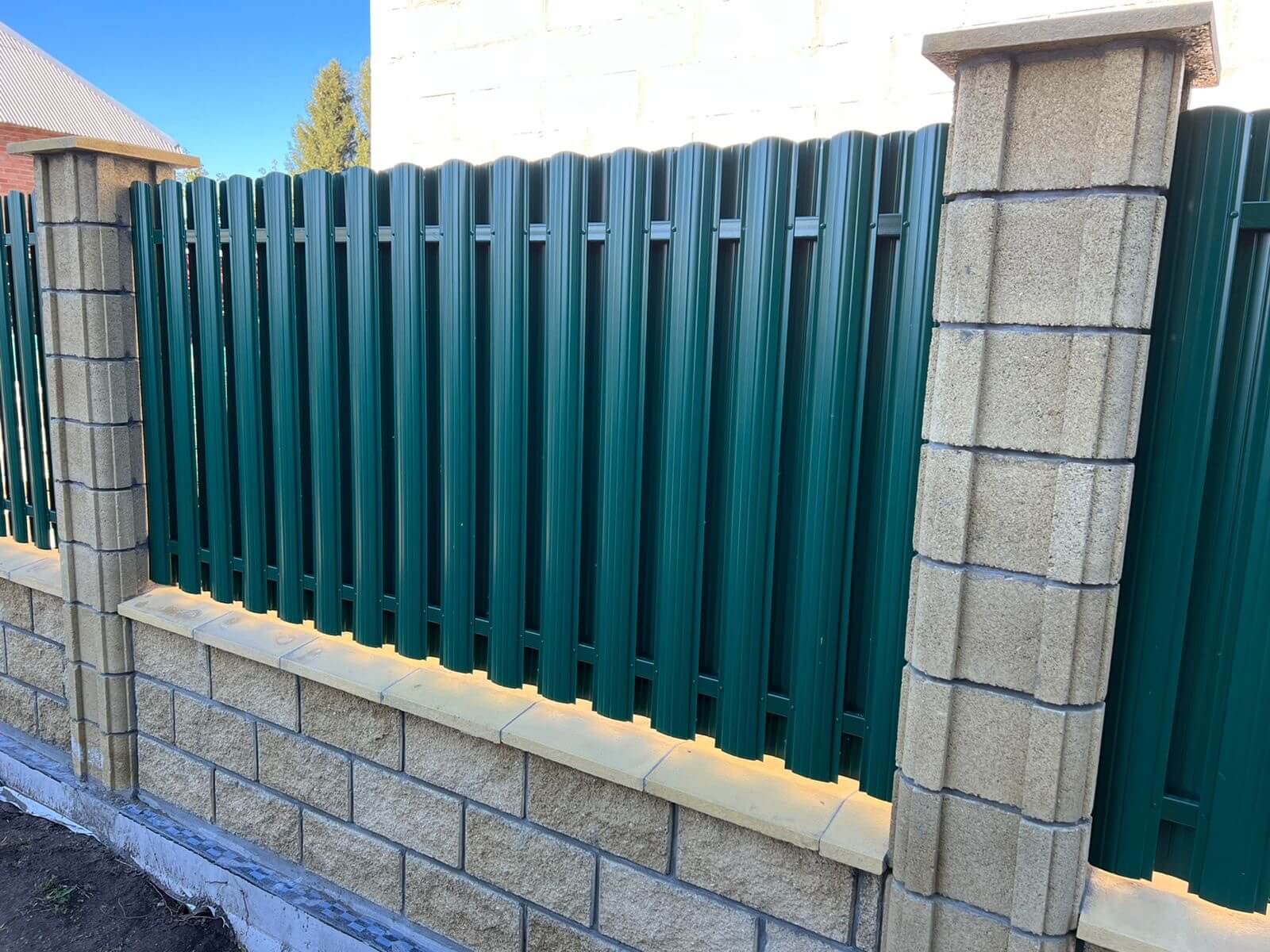 Забор из евроштакетника 22м RAL6005/6005 Зеленый Мох двусторонний фото 6 в Усть-Катаве