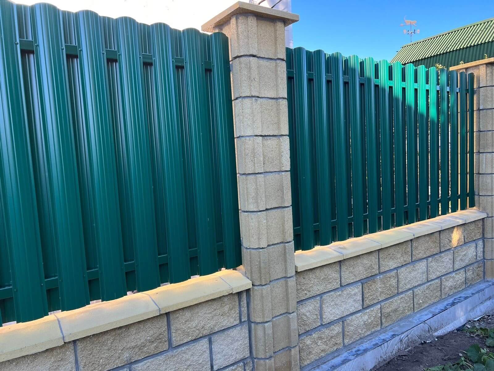 Забор из евроштакетника 22м RAL6005/6005 Зеленый Мох двусторонний фото 1 в Усть-Катаве