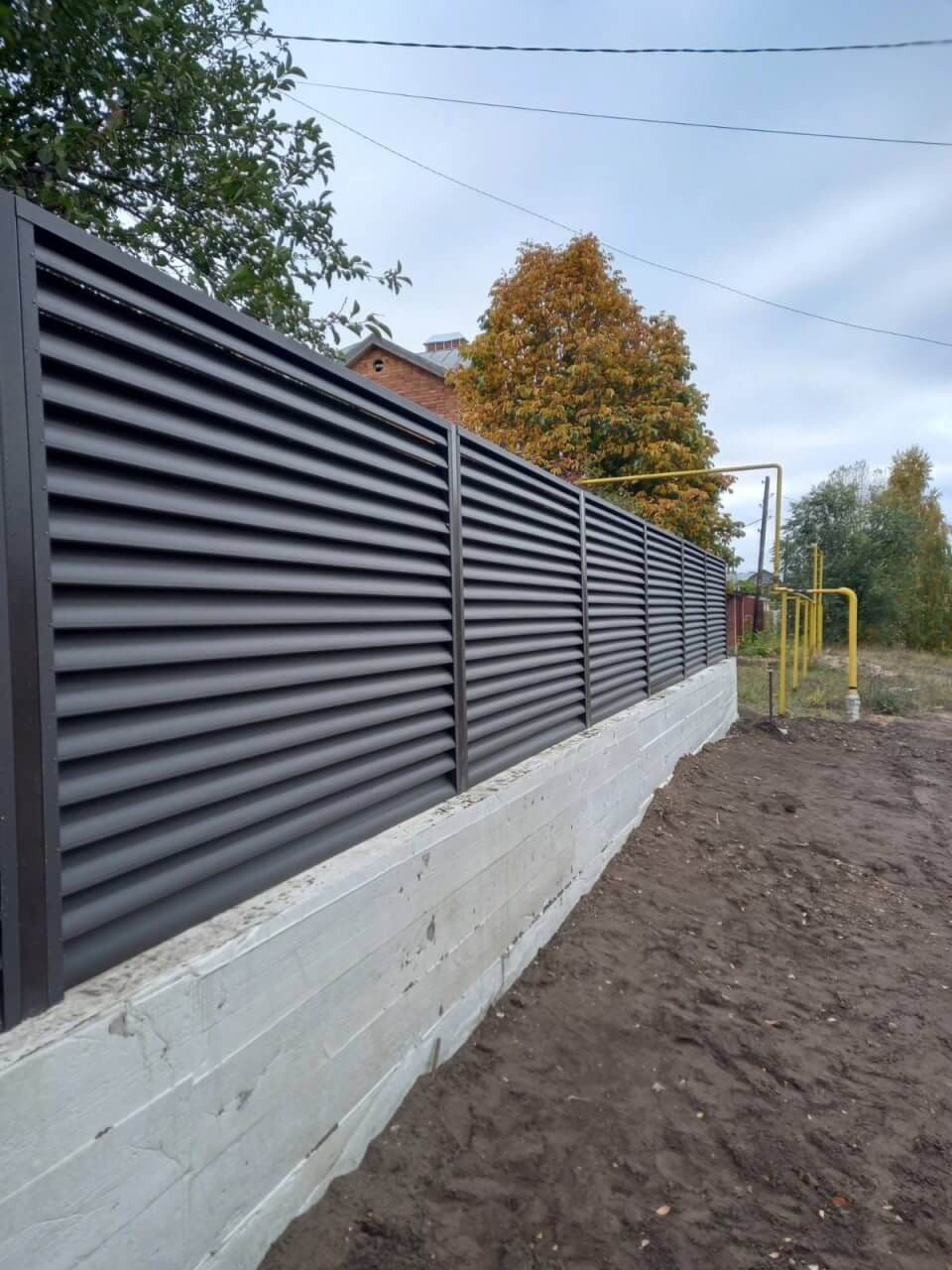 Забор из ламелей еврожалюзи 34м RAL8019/8019 Темный Шоколад двусторонний МАТТЕ в Усть-Катаве