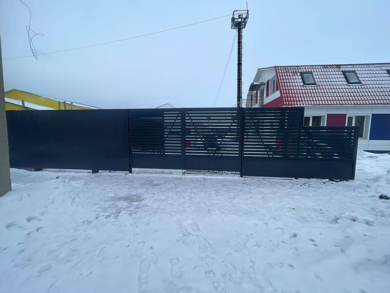 Забор-ранчо из металлического планкена 11м RAL7024 Серый Графит фото 2 в Усть-Катаве