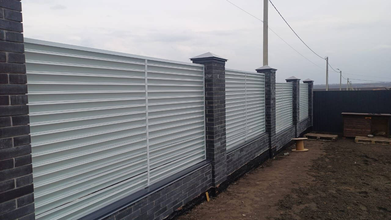 Забор-жалюзи из ламелей ЭКО-Z 94м RAL9003/9003 Белый двусторонний фото 1 в Усть-Катаве