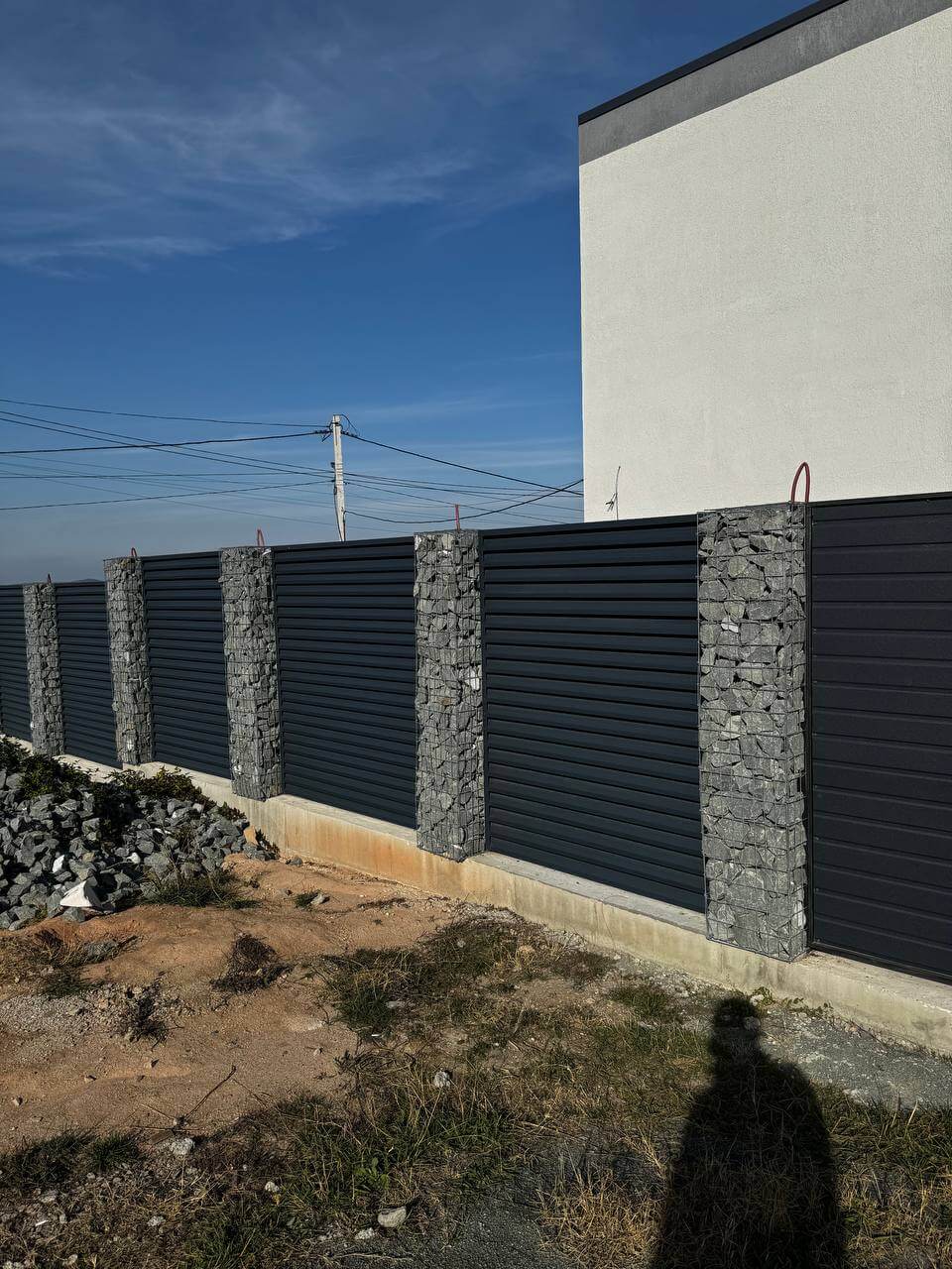 Забор-жалюзи из ламелей ЭКО-Z-US усиленных 36м RAL7024/7024 Серый Графит двусторонний МАТТЕ фото 6 в Усть-Катаве