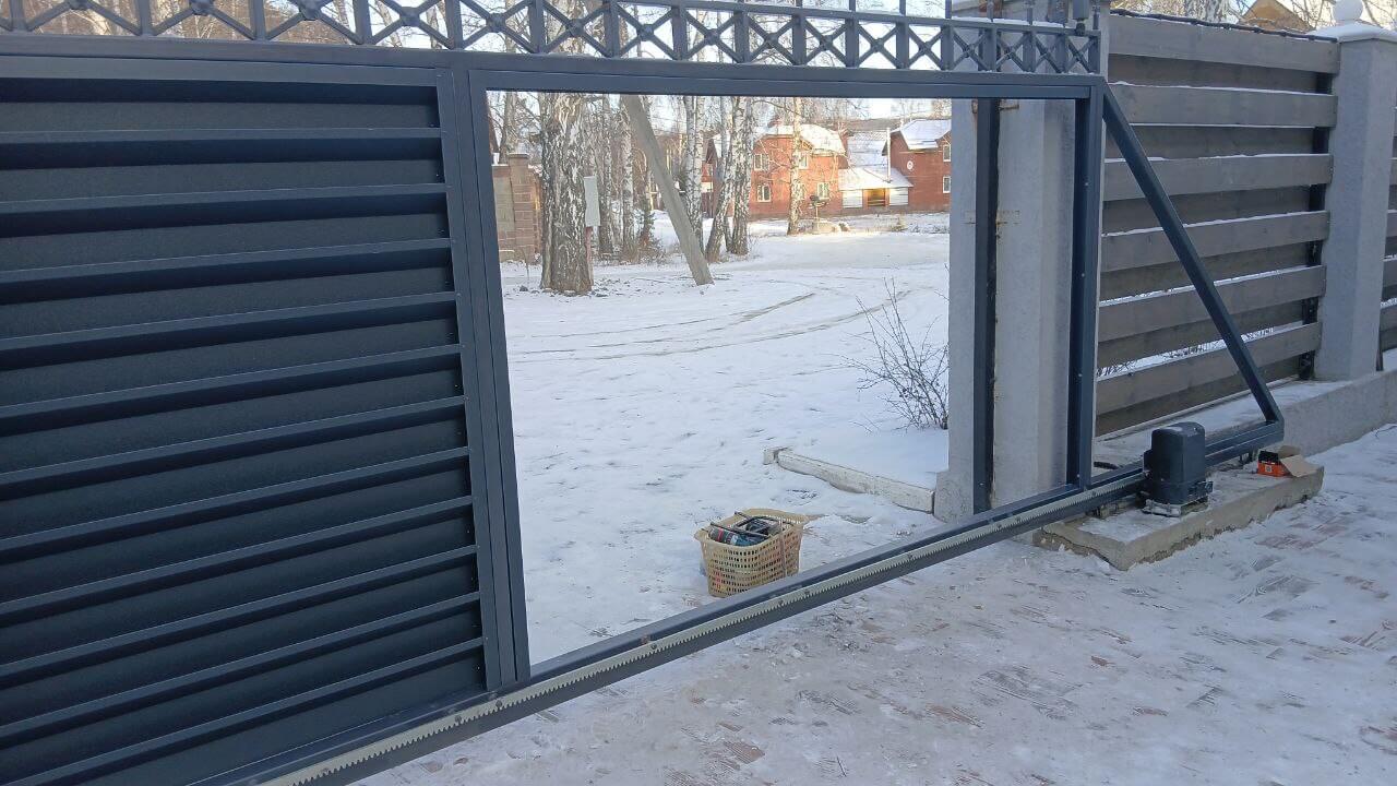 Входная группа из ламелей Хай-Тек RAL7024/7024 Серый Графит двусторонний МАТТЕ фото 10 в Усть-Катаве