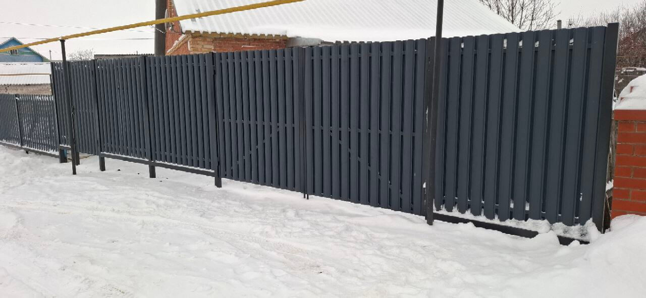 Забор из евроштакетника 27м RAL7024 Серый Графит МАТТЕ в Усть-Катаве