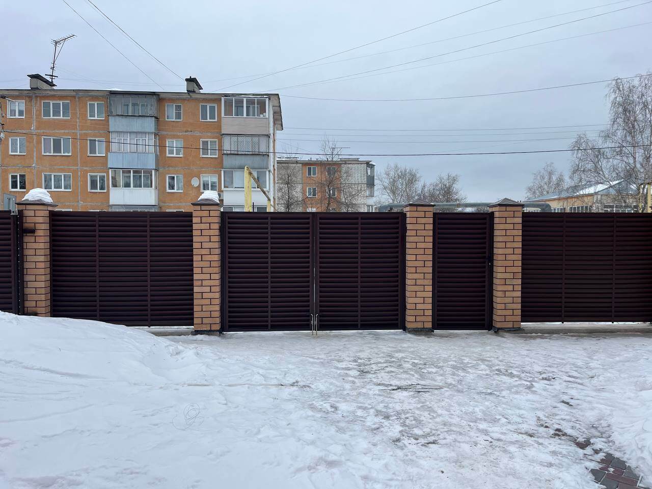 Забор-жалюзи из ламелей ЭКО-Z 87м RAL8017/8017 Шоколад двусторонний МАТТЕ фото 1 в Усть-Катаве
