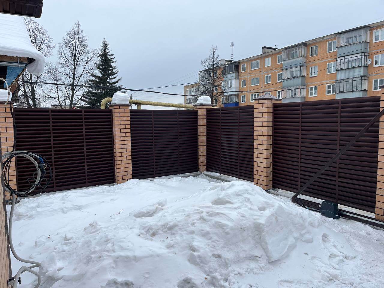 Забор-жалюзи из ламелей ЭКО-Z 87м RAL8017/8017 Шоколад двусторонний МАТТЕ фото 11 в Усть-Катаве