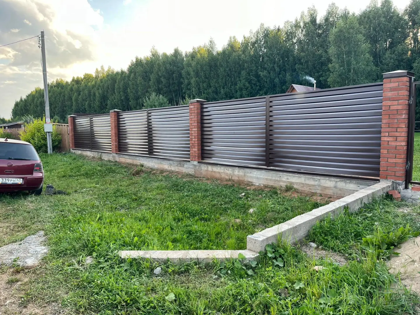 Забор-жалюзи из ламелей Хай-Тек 26м RAL8017/8017 Шоколад двусторонний в Усть-Катаве