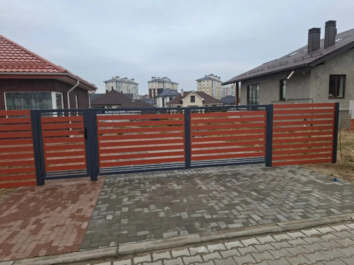 Забор-ранчо из металлопланкена 18м RAL8004 Терракотовый фото 2 в Усть-Катаве