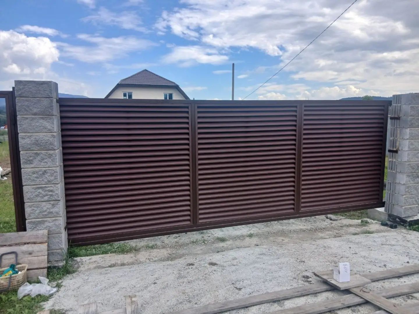 Забор-жалюзи из ламелей ЭКО-Z 16м RAL8017/8017 Шоколад двусторонний МАТТЕ фото 11 в Усть-Катаве